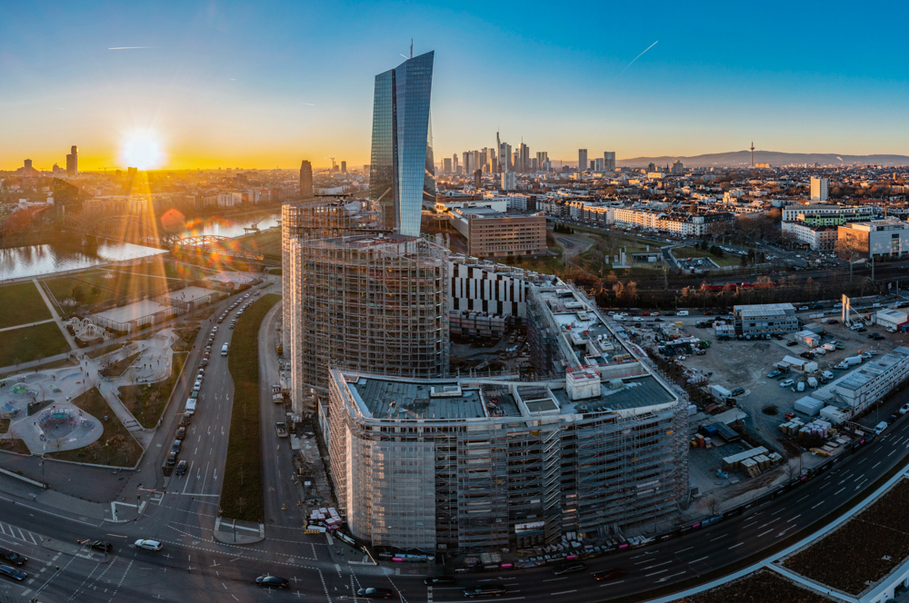 Die Baustelle des neuen Hafenparkquartiers am Main in Frankfurt, fotografiert für den Projektentwickler B & L