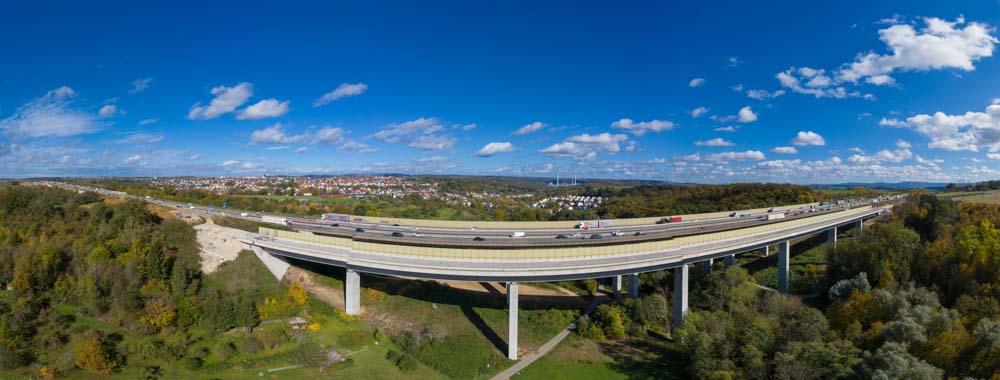 Drohnen Panoramafoto einer Eisenbahnbrücke des Stuttgart 21 Projekts. Fotografiert für den Architektur und Ingenieurs Dienstleister Sweco GmbH.