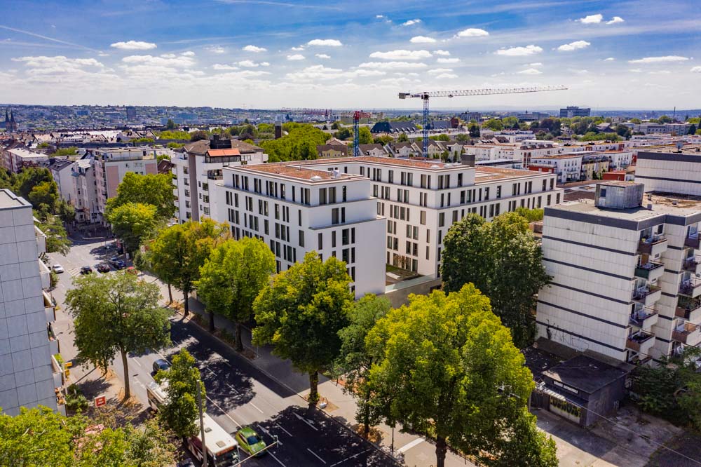 Drohnenfoto des Studentenwohnheims in der Dotzheimer Strasse in Wiesbaden. Fotografiert mit der DJI Mavic 2 Pro für die Baufirma Aug. Prien