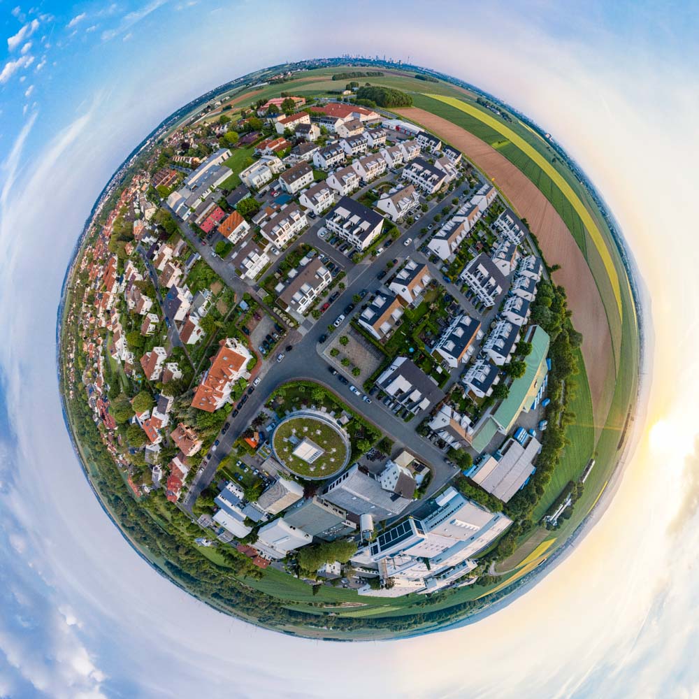 Der Frankfurter Stadtteil Nieder-Erlenbach fotografiert als Kugelpanorama mit der Drohne DJI Mavic 2 Pro.