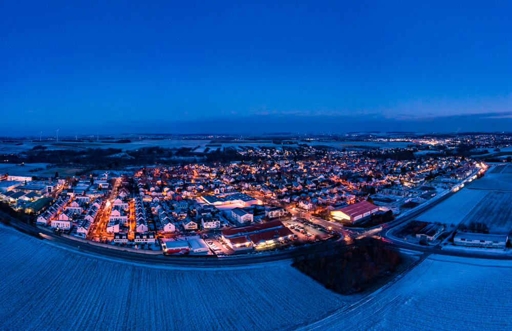 Entdecken Sie Nieder-Erlenbach: Ein beeindruckendes Panoramafoto aus Frankfurt, eingefangen durch eine Drohne, zeigt die Schönheit meines Stadtteils.