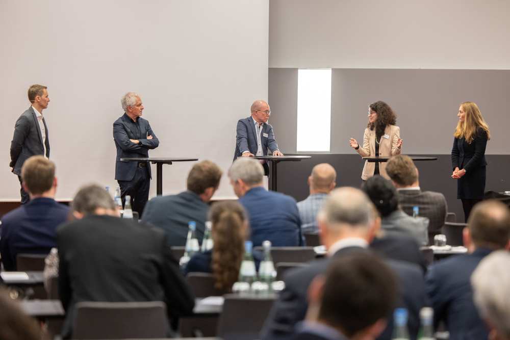 Professionelle Eventfotografie und fotografische Begleitung bei der OnkoRat Diskussionsrunde 2023 mit den Teilnehmern von Iomedico