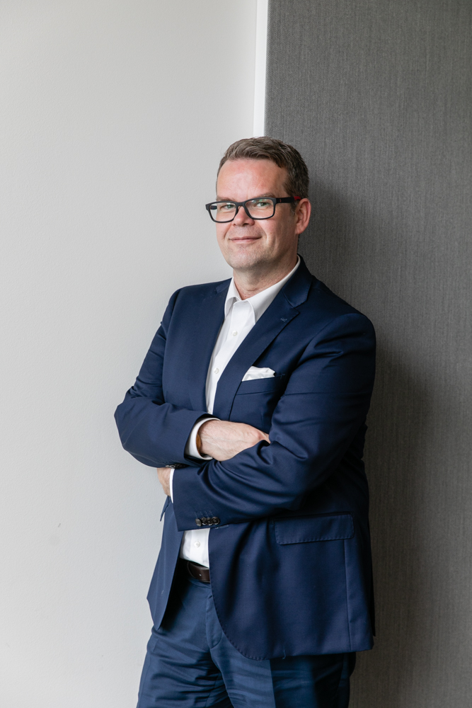 Portrait of Torsten März, personal assistant to Nathalie Bausch, CEO/COO at DWS Luxembourg S.A., for german magazine working@office
