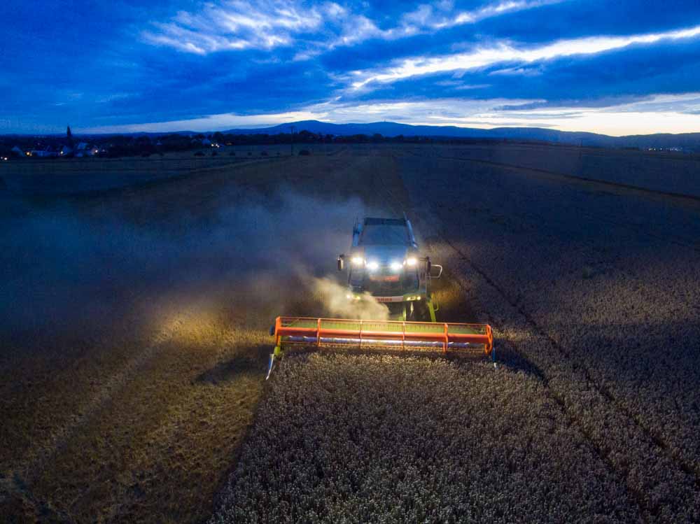 Fotoreportage für die internationale Nachrichtenagentur Bloomberg News über die Weizenernte eines Landwirts in der Nähe von Frankfurt.