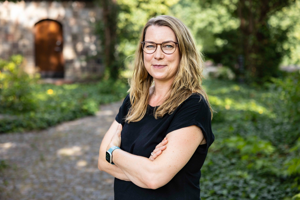 Heike Langhanki. Unterstützerin, Netzwerkerin, arbeitet im Kernteam von #NieWiederIstJetzt um mehr Sichtbarkeit fur die Demokratie zu schaffen.