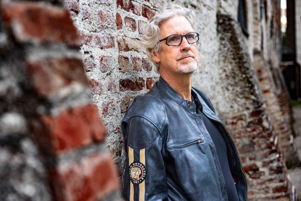 Mirko Lange ist der Gründer von Democracy Intelligence. Er will mit einem methodischen Einsatz von Daten und Analysen politische Desinformation radikal durchschauen.