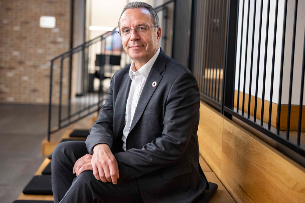 Enrico Eberlein ist ein Mensch mit klarer Haltung, ein Banker und Miterfinder aus Leidenschaft für eine nachhaltige Wirtschaft und Gesellschaft.